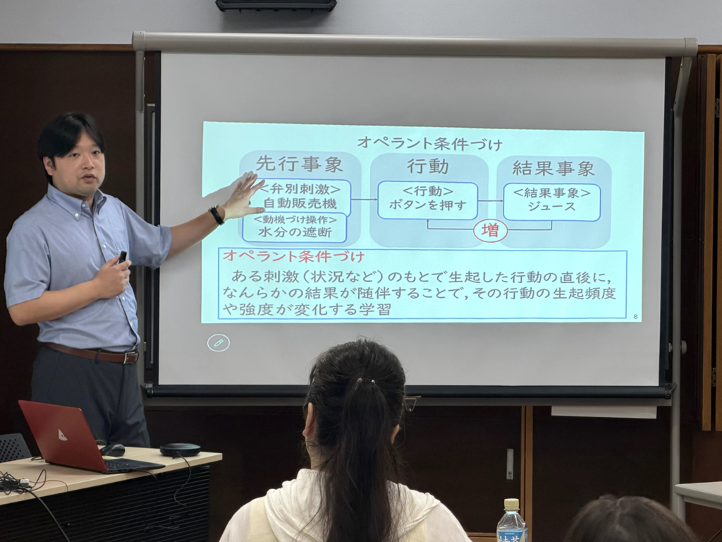 松野航大先生による実践的な特別講義の風景